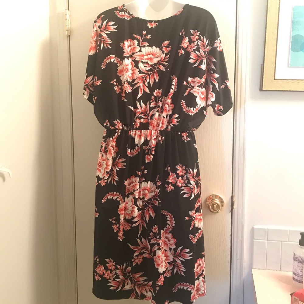 (2X) Plus Size Floral Print Surplice Swing Dress - Picture 7 of 7